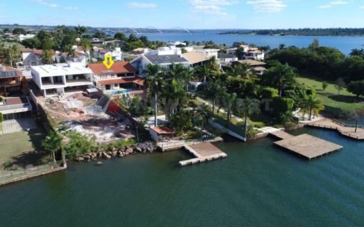 SHIS QL 28 – CASA EM 03 NÍVEIS COM 05 DORMITÓRIOS  – ACESSO PARA O LAGO