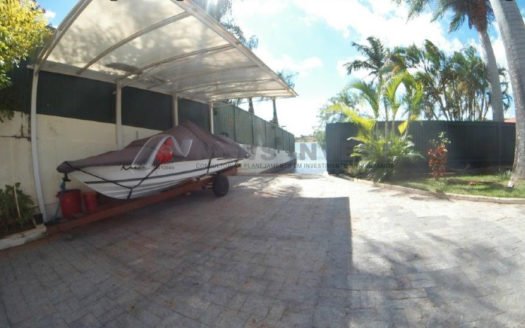 SHIS QL 28 – CASA EM 03 NÍVEIS COM 05 DORMITÓRIOS  – ACESSO PARA O LAGO