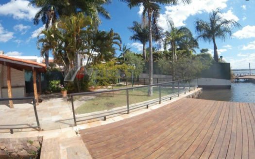 SHIS QL 28 – CASA EM 03 NÍVEIS COM 05 DORMITÓRIOS  – ACESSO PARA O LAGO