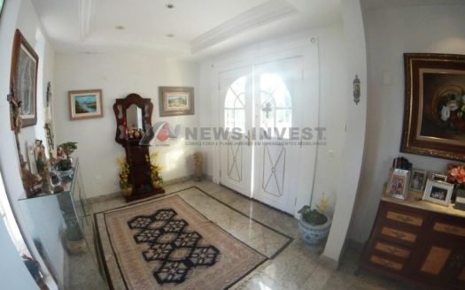 VENDO CASA COM TER. 3.300M² /*ACEITA APT ASA SUL 4QTS