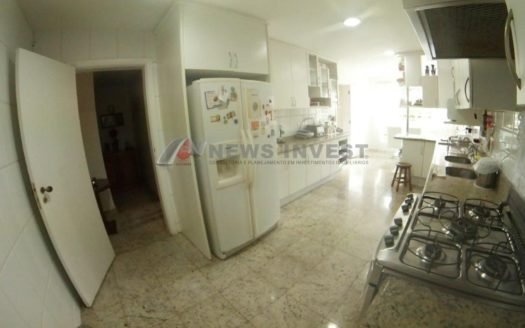 VENDO CASA COM TER. 3.300M² /*ACEITA APT ASA SUL 4QTS