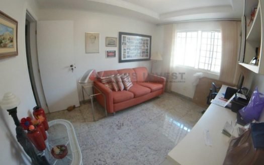 VENDO CASA COM TER. 3.300M² /*ACEITA APT ASA SUL 4QTS