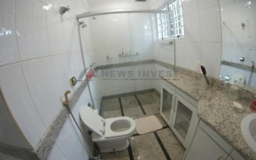 VENDO CASA COM TER. 3.300M² /*ACEITA APT ASA SUL 4QTS