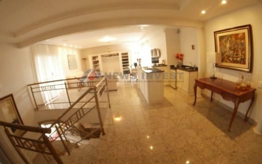 VENDO CASA COM TER. 3.300M² /*ACEITA APT ASA SUL 4QTS