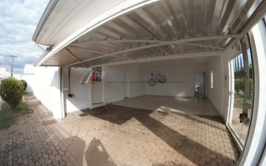 VENDO CASA COM TER. 3.300M² /*ACEITA APT ASA SUL 4QTS