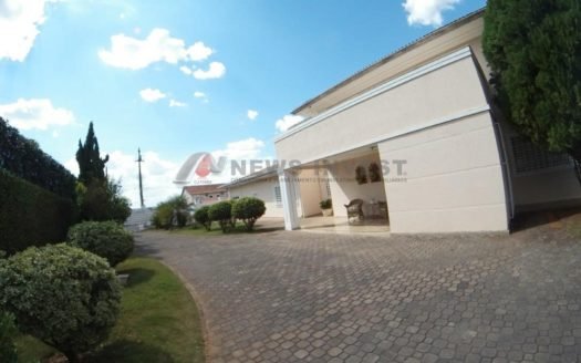 VENDO CASA COM TER. 3.300M² /*ACEITA APT ASA SUL 4QTS