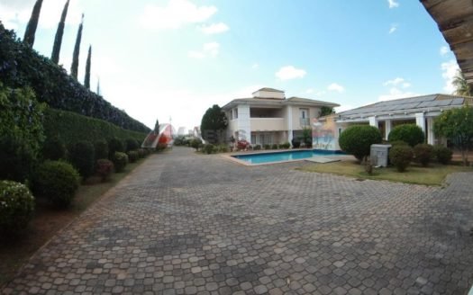 VENDO CASA COM TER. 3.300M² /*ACEITA APT ASA SUL 4QTS