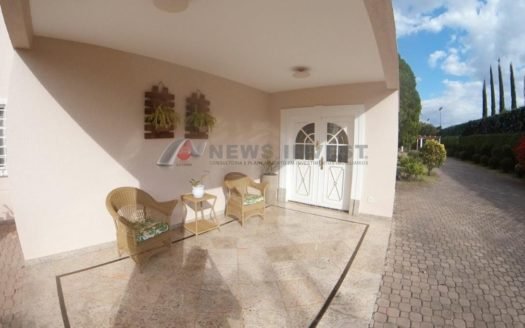 VENDO CASA COM TER. 3.300M² /*ACEITA APT ASA SUL 4QTS