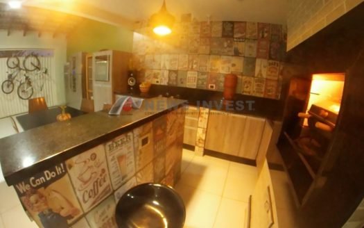 Casa na QE 08 450 m2 de esquina com 06 vagas – Terreno de 230m² + área verde