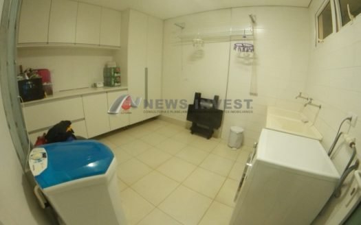 Casa na QE 08 450 m2 de esquina com 06 vagas – Terreno de 230m² + área verde