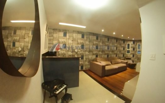 Casa na QE 08 450 m2 de esquina com 06 vagas – Terreno de 230m² + área verde