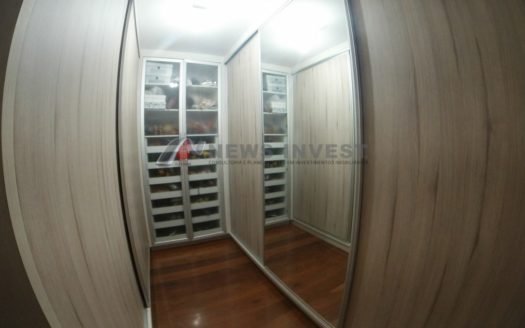 Casa na QE 08 450 m2 de esquina com 06 vagas – Terreno de 230m² + área verde
