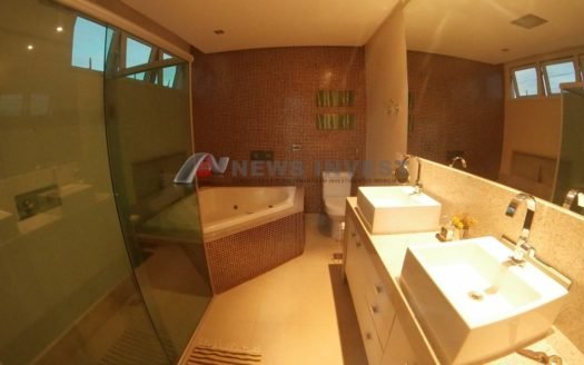 Casa na QE 08 450 m2 de esquina com 06 vagas – Terreno de 230m² + área verde