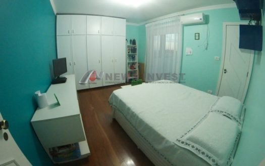 Casa na QE 08 450 m2 de esquina com 06 vagas – Terreno de 230m² + área verde