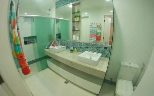 Casa na QE 08 450 m2 de esquina com 06 vagas – Terreno de 230m² + área verde