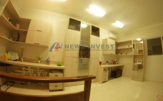 Casa na QE 08 450 m2 de esquina com 06 vagas – Terreno de 230m² + área verde