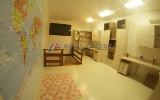 Casa na QE 08 450 m2 de esquina com 06 vagas – Terreno de 230m² + área verde