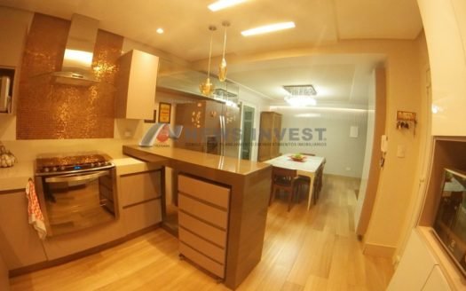 Casa na QE 08 450 m2 de esquina com 06 vagas – Terreno de 230m² + área verde